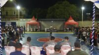 Staf Ahli Gubernur Malut Bidang Hukum, Politik, dan Pemerintahan, Burnawan, saat membuka Gubernur Cup II, di lapangan stadion, Minggu (30/8/2026) malam.